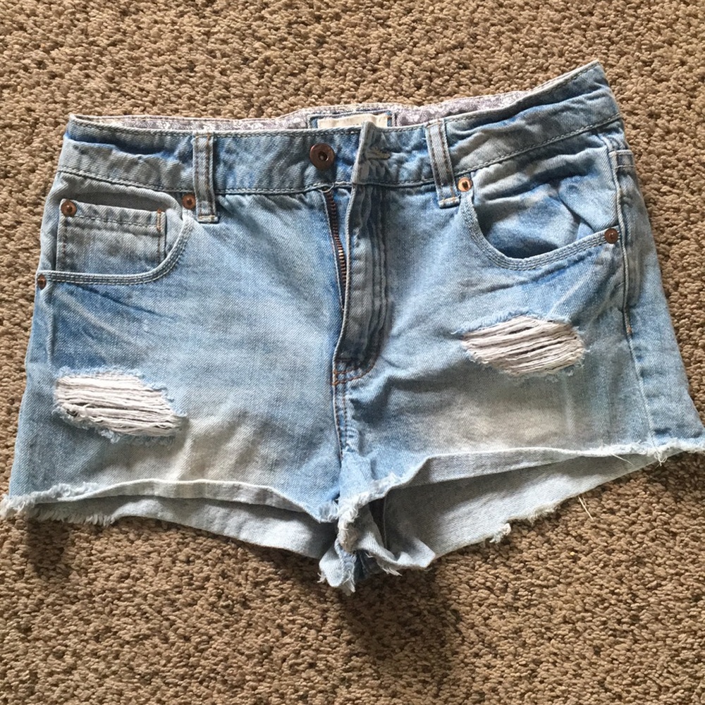 High waisted light wash shorts